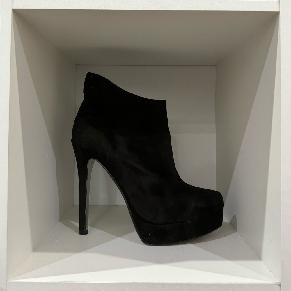Chinese Laundry Black Heeled Boots with Platform Sole